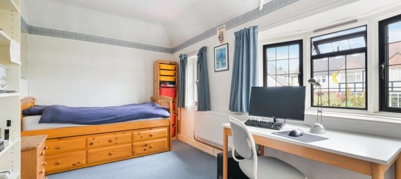 4 bedrooms House in Epsom, United Kingdom No. 9762 14