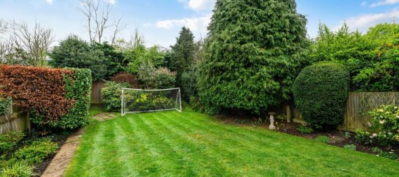 4 bedrooms House in Epsom, United Kingdom No. 9762 21