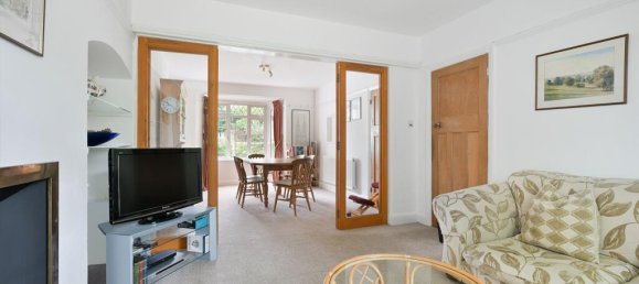 4 bedrooms House in Epsom, United Kingdom No. 9762 7