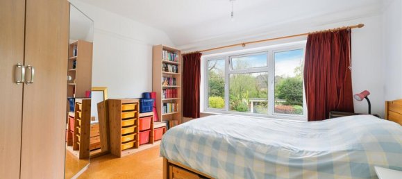 4 bedrooms House in Epsom, United Kingdom No. 9762 15