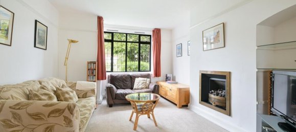 4 bedrooms House in Epsom, United Kingdom No. 9762 5