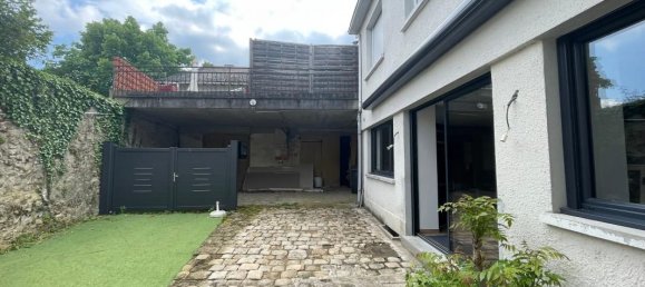 Gebäude in Saint-Fargeau-Ponthierry, France 300m², Nr. 186866 3