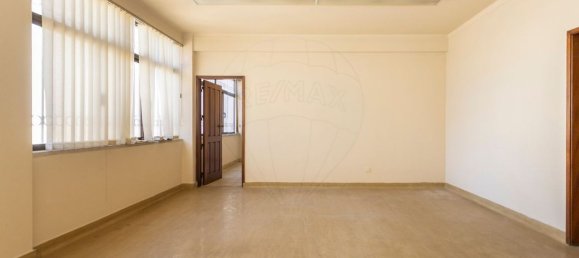 Офис 20м² в Баррейру, Португалия № 60133 21