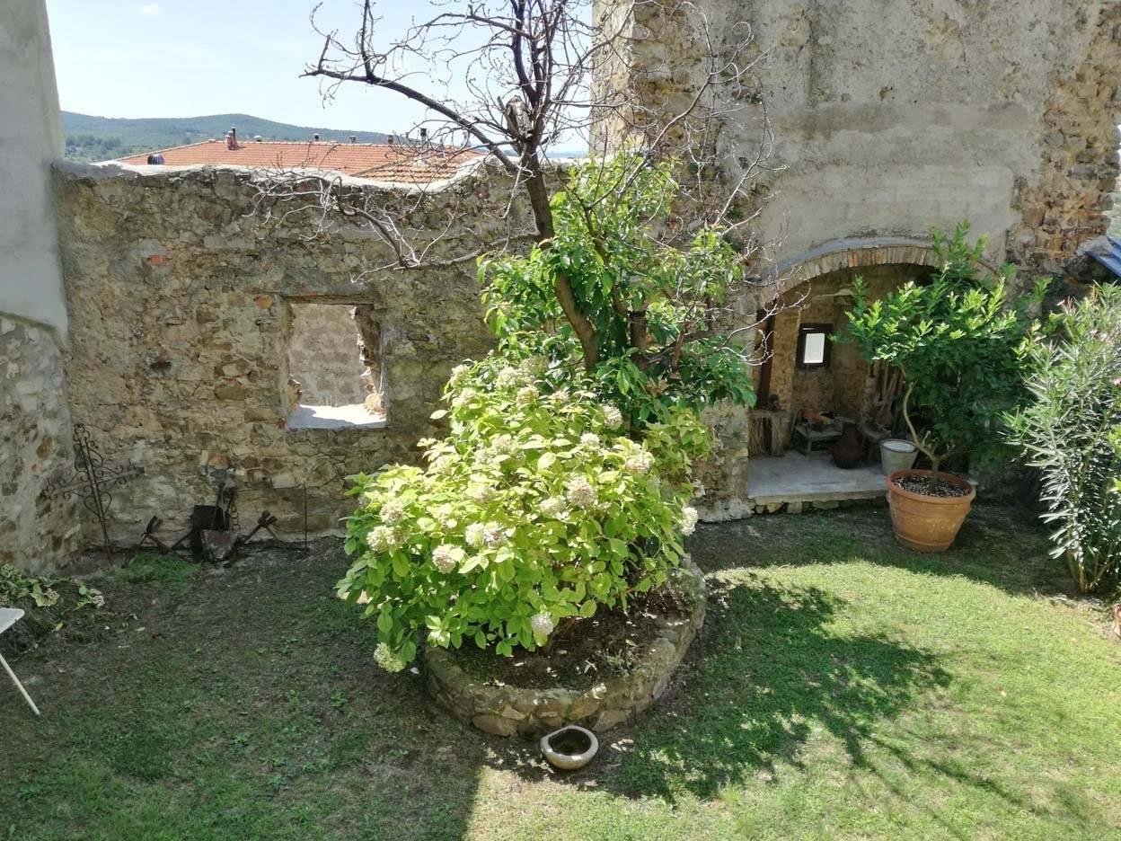 7 rooms Apartment in Manciano, Italy No. 25506