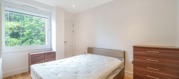 Studio in London, United Kingdom No. 7790 3