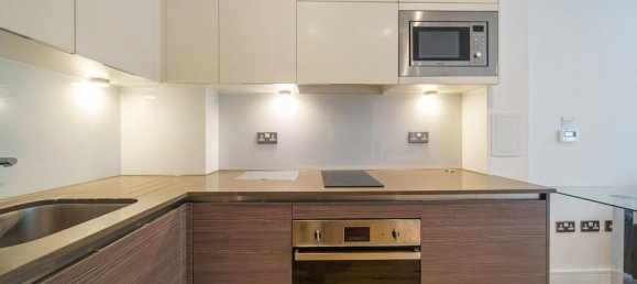 Studio in London, United Kingdom No. 7790 12