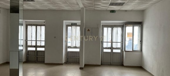 Gewerbliche Immobilie in Mafra, Portugal 125m², Nr. 345344 2