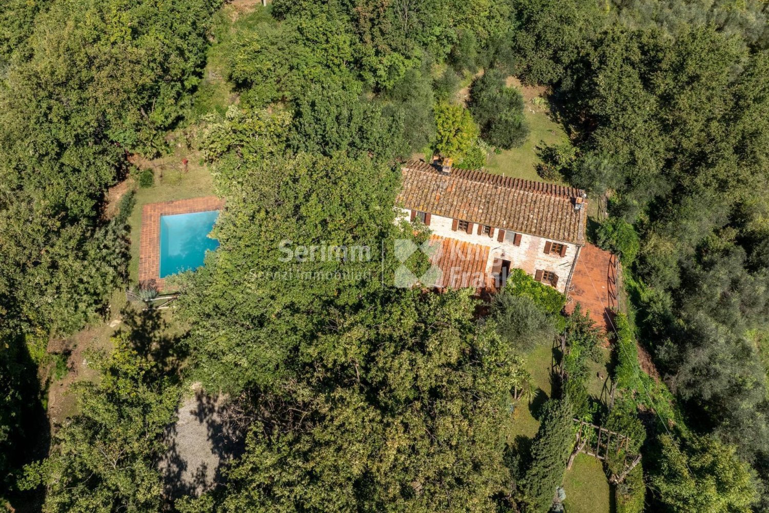 Дом с 4 спальнями в Лукка, Италия № 234579