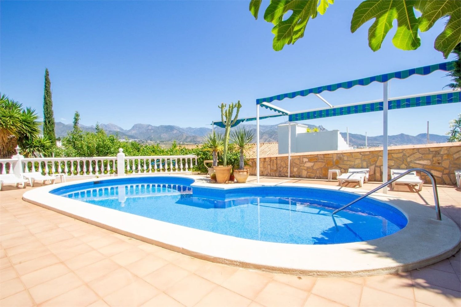 5 bedrooms House in Nerja, Spain No. 272593