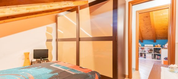 Дуплекс с 2 комнатами в Орнаго, Италия № 307639 3