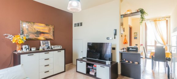 Дуплекс с 2 комнатами в Орнаго, Италия № 307639 19