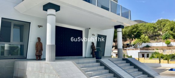 5 bedrooms Villa in Alhaurin de la Torre, Spain No. 135215 8