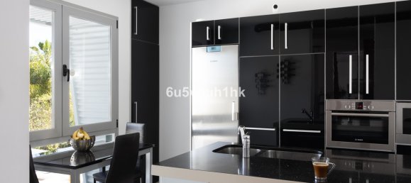 5 bedrooms Villa in Alhaurin de la Torre, Spain No. 135215 14