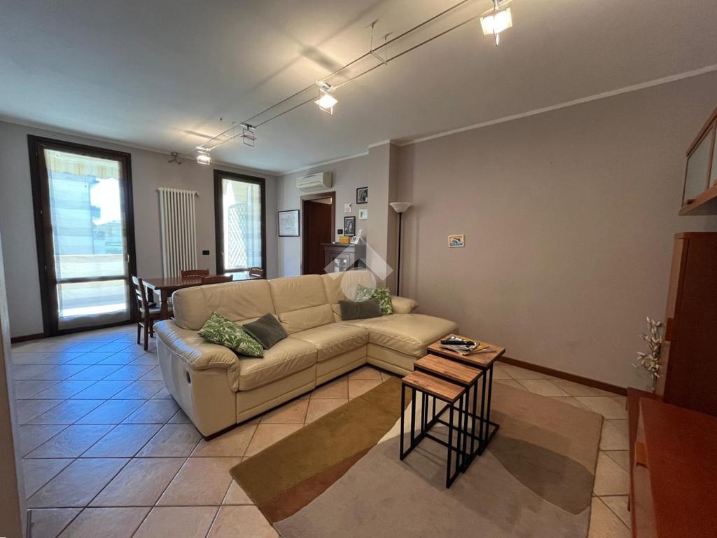 3 Schlafzimmer Wohnung in Mantua, Italy, Nr. 378839