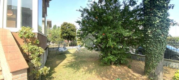 Villa de 3 dormitorios en Collecchio, Italy No. 11405 2