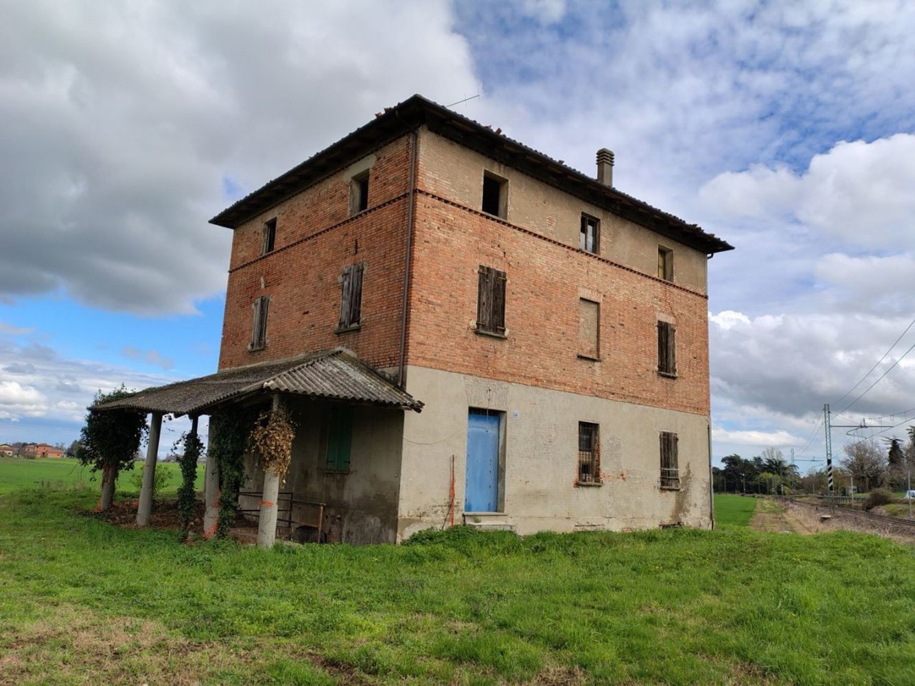 8 rooms House in Valsamoggia, Italy No. 8440