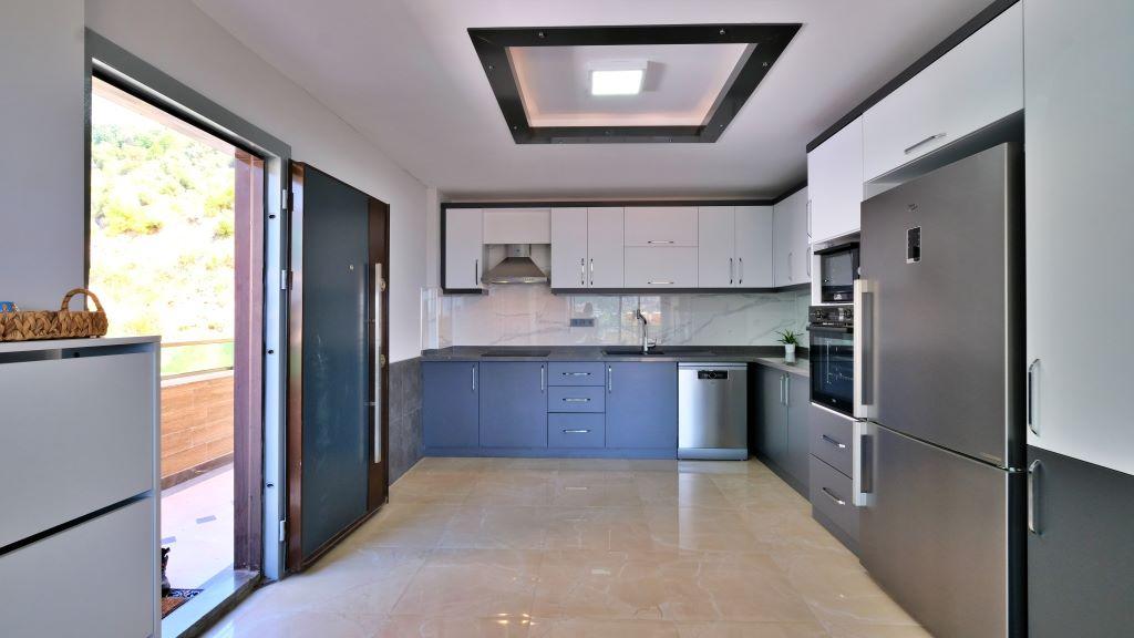 Вилла с 5 комнатами в Аланья, Турция № 18236