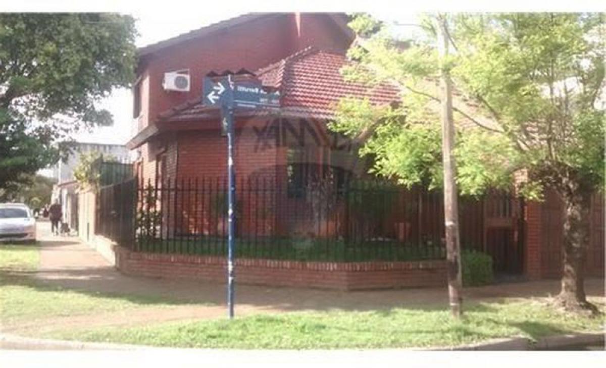 3 bedrooms House in Moron, Argentina No. 63108