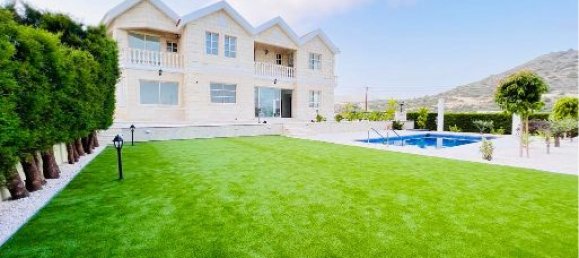 5 bedrooms Villa in Limassol, Cyprus No. 10097 4