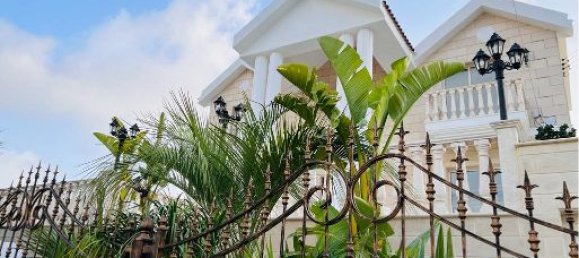 5 bedrooms Villa in Limassol, Cyprus No. 10097 2