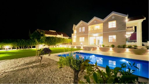 5 bedrooms Villa in Limassol, Cyprus No. 10097