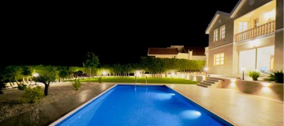 5 bedrooms Villa in Limassol, Cyprus No. 10097 3