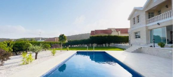 5 bedrooms Villa in Limassol, Cyprus No. 10097 5