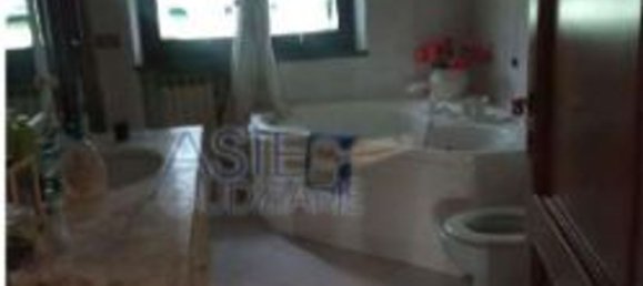 4-salle Appartement à Pescia, Italy No. 40779 16