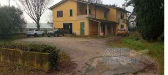 4-salle Appartement à Pescia, Italy No. 40779 34