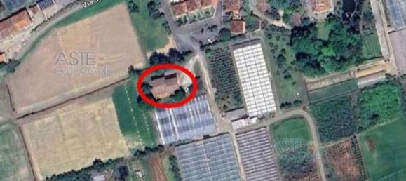 4-salle Appartement à Pescia, Italy No. 40779 3