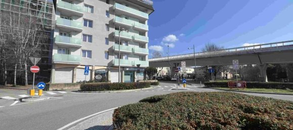 2-salle Appartement à Sesto Calende, Italy No. 35996 9