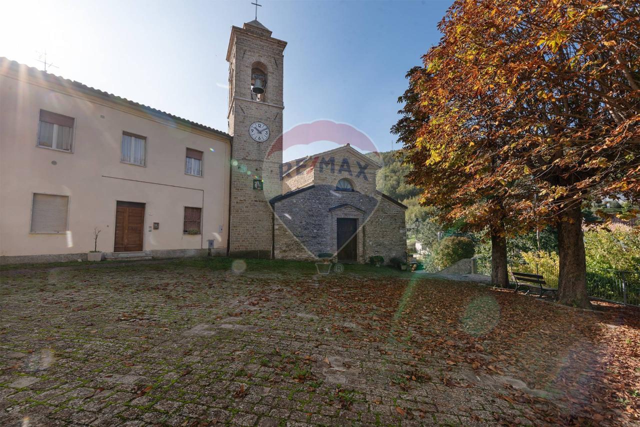 Дом с 5 комнатами в Серра Сан Квирико, Италия № 6019