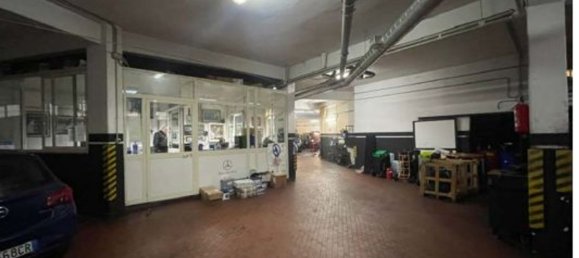 391m² Commercial property in Rome, Italy No. 303789 4