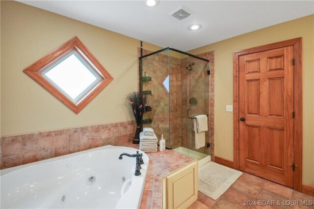 7 bedrooms House in Linn Creek, USA No. 433097