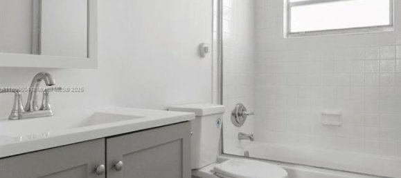 1 Schlafzimmer Gewerbliche Immobilien in Miami, USA, Nr. 614710 2