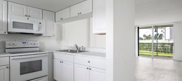 1 Schlafzimmer Gewerbliche Immobilien in Miami, USA, Nr. 614710 12
