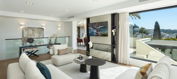 5 bedrooms Villa in Marbella, Spain No. 99220 3