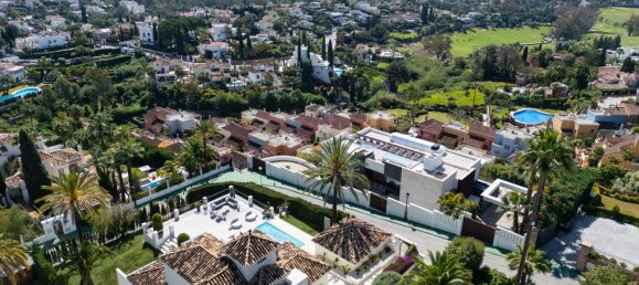 5 bedrooms Villa in Marbella, Spain No. 99220 22