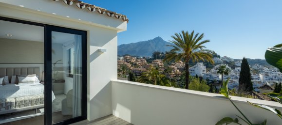 5 bedrooms Villa in Marbella, Spain No. 99220 10