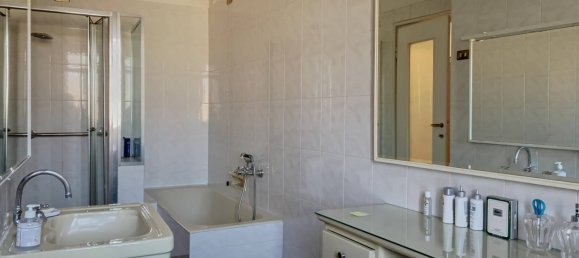 5 bedrooms Apartment in Monza, Italy No. 176942 9