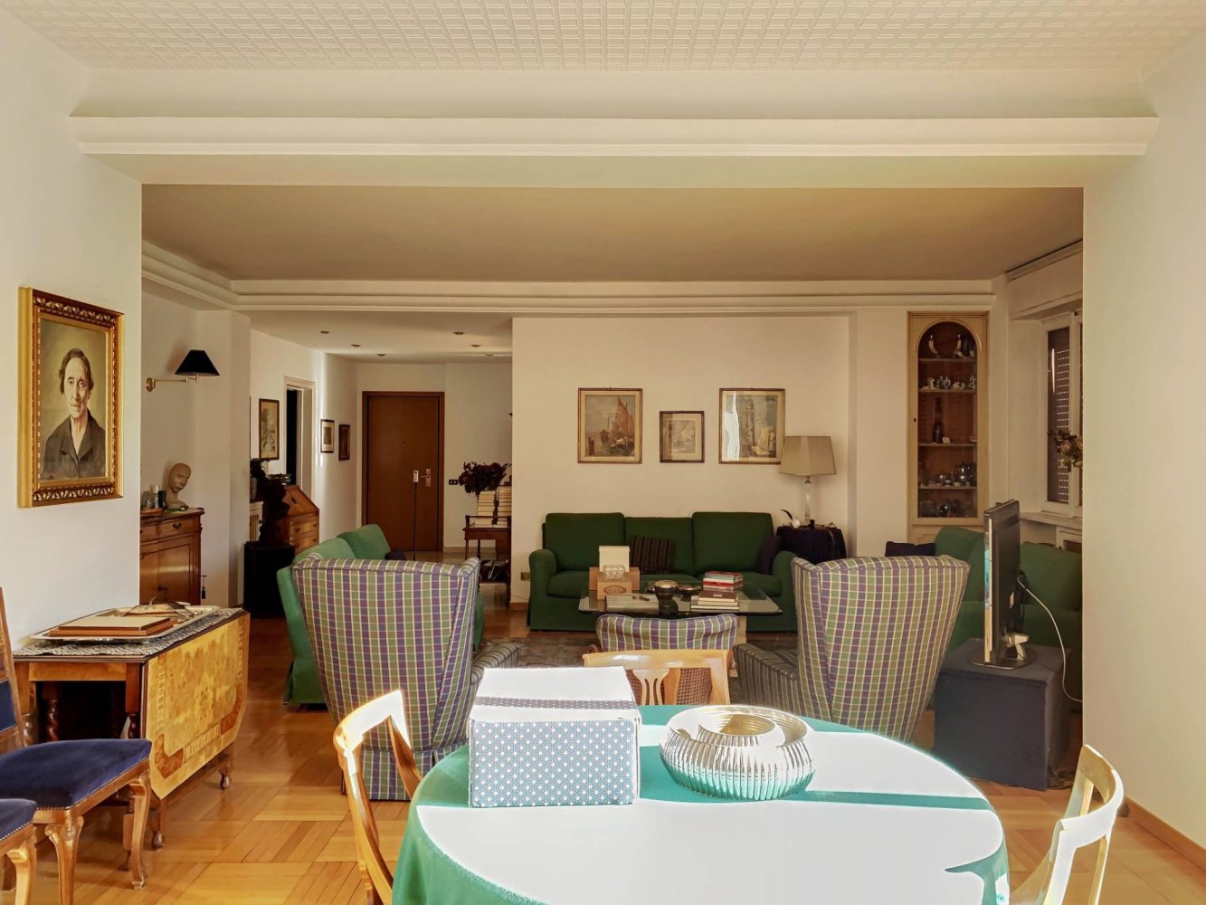 5 bedrooms Apartment in Monza, Italy No. 176942