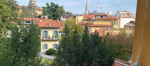 5 bedrooms Apartment in Monza, Italy No. 176942 2