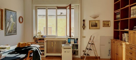 5 bedrooms Apartment in Monza, Italy No. 176942 4