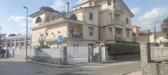 7-Zimmer Wohnung in Casaluce, Italy, Nr. 96914 3