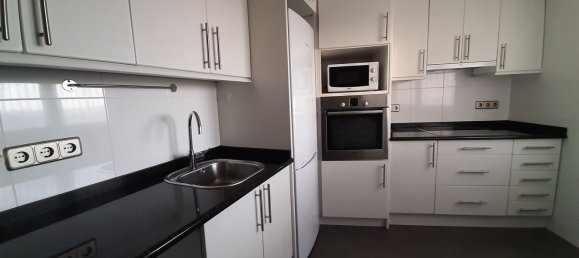 4 bedrooms Apartment in Madrid, Spain No. 93425 14