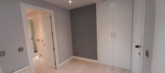 4 bedrooms Apartment in Madrid, Spain No. 93425 3