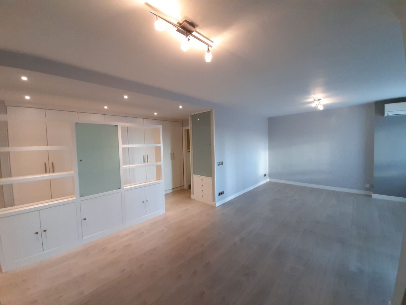 4 bedrooms Apartment in Madrid, Spain No. 93425