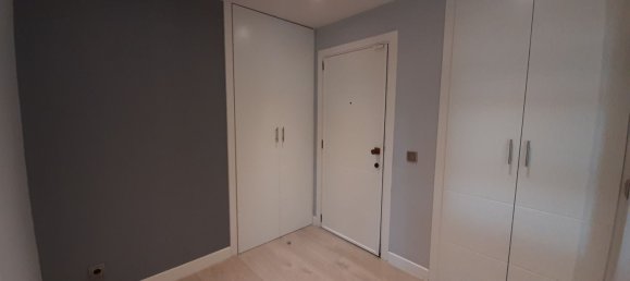 4 bedrooms Apartment in Madrid, Spain No. 93425 8