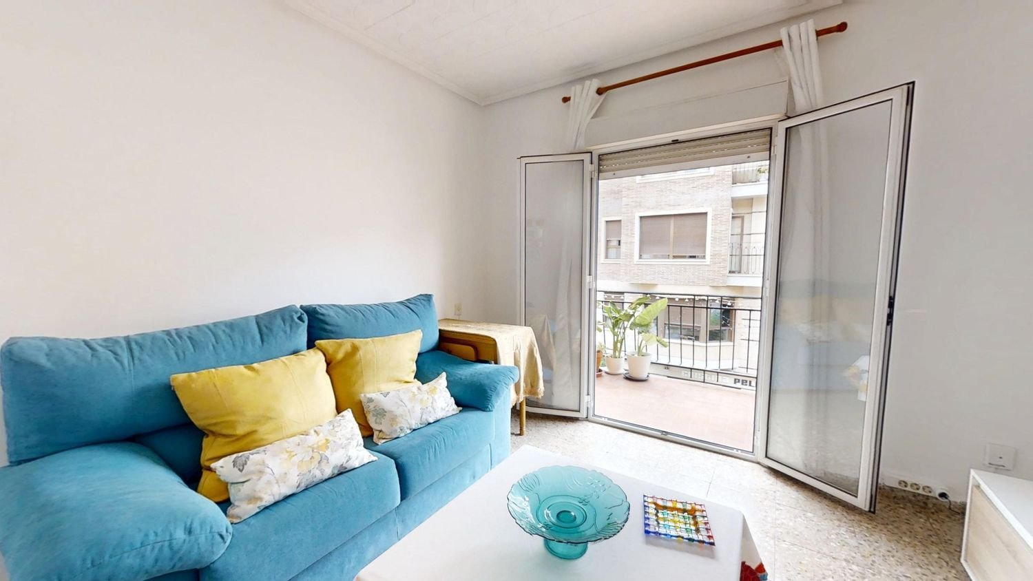 Apartamento de 4 dormitorios en L'Eliana, Spain No. 156422