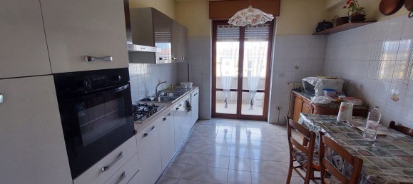 Квартира с 5 комнатами в Беневенто, Италия № 2037 5